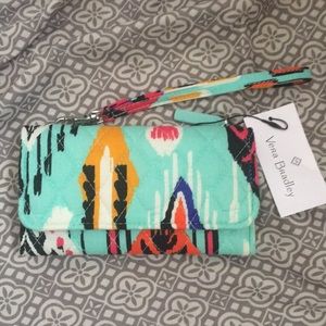 NWT Vera Bradley smartphone wristlet wallet!!